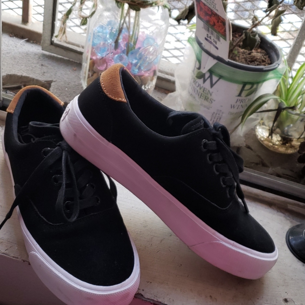 Superdry black tennis shoes